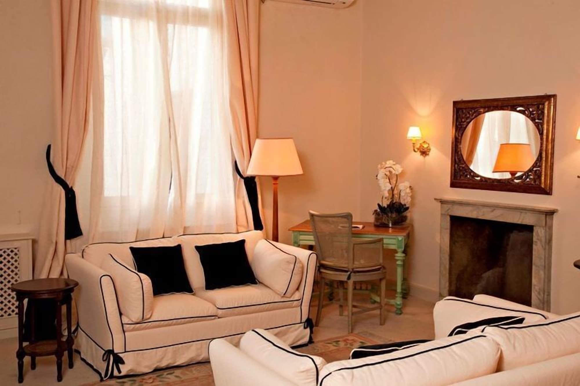 Hotel J And J Florence Room photo